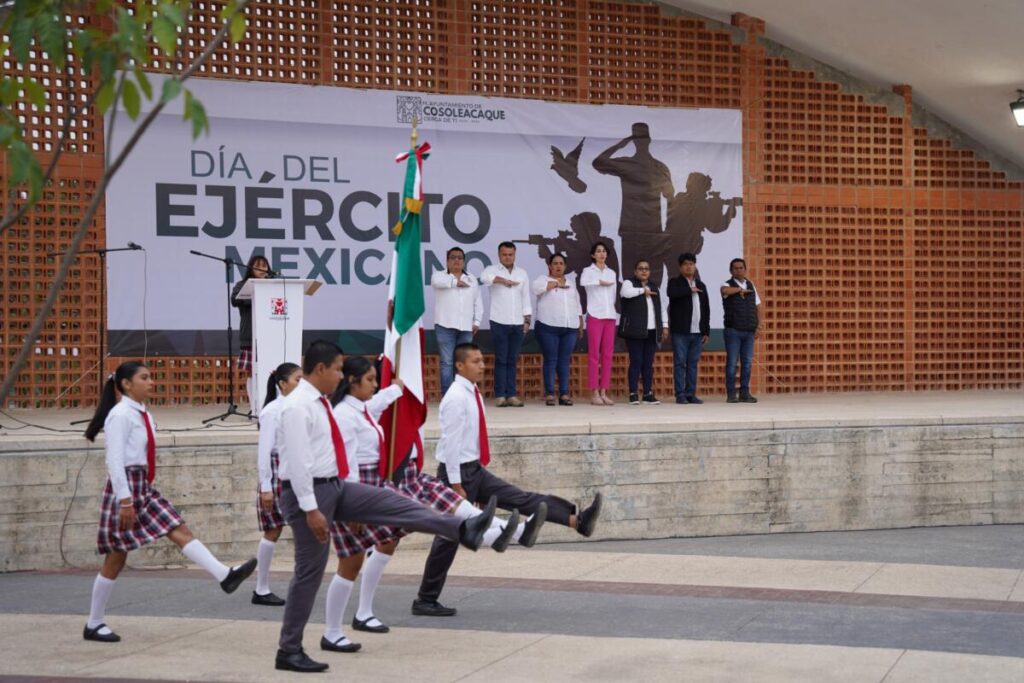 Ayuntamiento de Cosoleacaque conmemora el Día del Ejército Mexicano