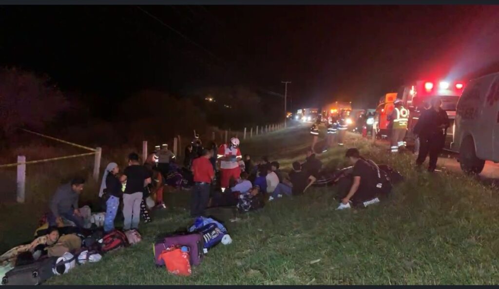 Autobús choca contra un tráiler en Tamaulipas, venían de Veracruz; hay dos muertos.