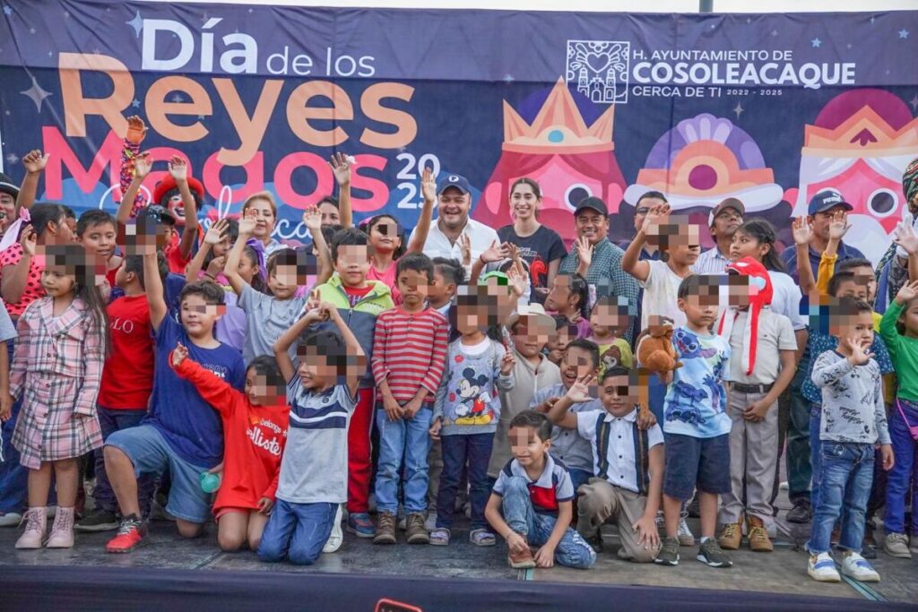 Miles de niños de Cosoleacaque disfrutaron de la celebración mágica de los Reyes Magos. Miles de niños de Cosoleacaque disfrutaron de la celebración mágica de los Reyes Magos.