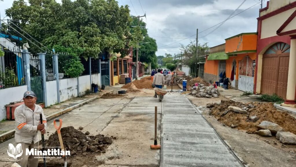 Reparación de losas en la calle 2 de Abril de Minatitlán: vialidad se reabrirá el 20 de Enero