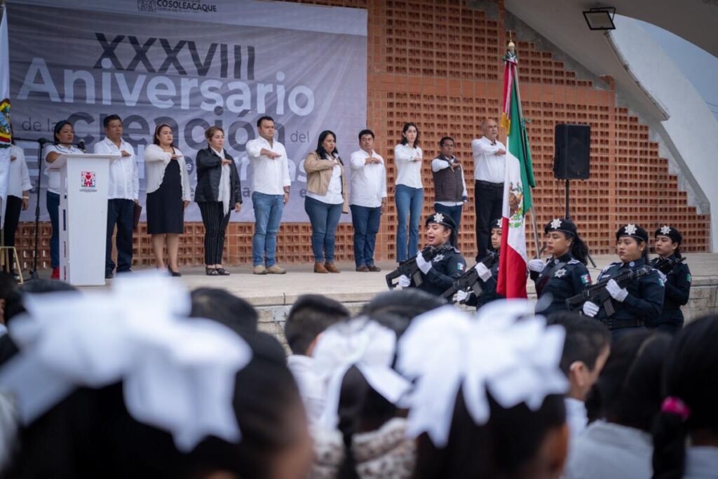 El H. Ayuntamiento de Cosoleacaque celebra el XXXVIII aniversario de la creación del escudo de armas del municipio. El H. Ayuntamiento de Cosoleacaque celebra el XXXVIII aniversario de la creación del escudo de armas del municipio.