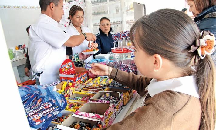 Adiós a la comida chatarra en escuelas públicas; a partir de marzo del 2025 quedará prohibida. Adiós a la comida chatarra en escuelas públicas; a partir de marzo del 2025 quedará prohibida.