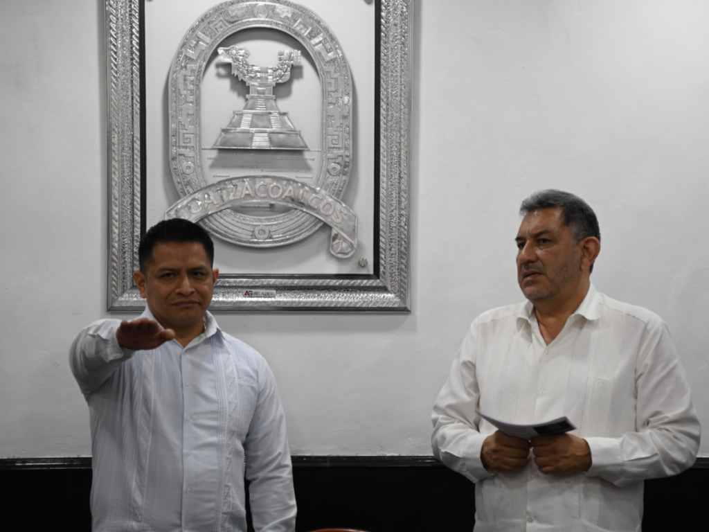 Designan a Ángel Raymundo González López como nuevo Tesorero Municipal de Coatzacoalcos. Designan a Ángel Raymundo González López como nuevo Tesorero Municipal de Coatzacoalcos.