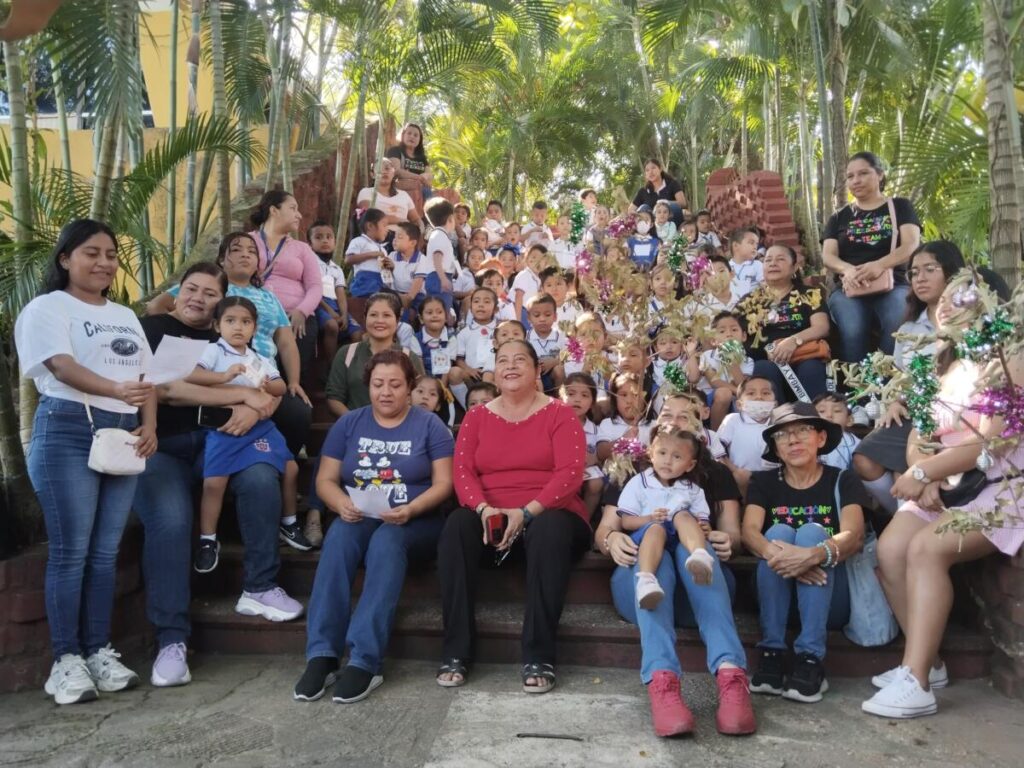 Se divierten niños del preescolar ‘Juan Amos Comenio’ con ‘Regiposada Escolar’