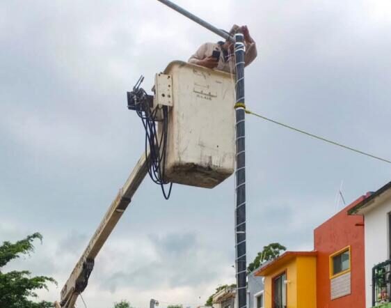 Brindan atención a Solicitudes Vecinales por parte de la Jefatura de Alumbrado Público en Minatitlán. Brindan atención a Solicitudes Vecinales por parte de la Jefatura de Alumbrado Público en Minatitlán.