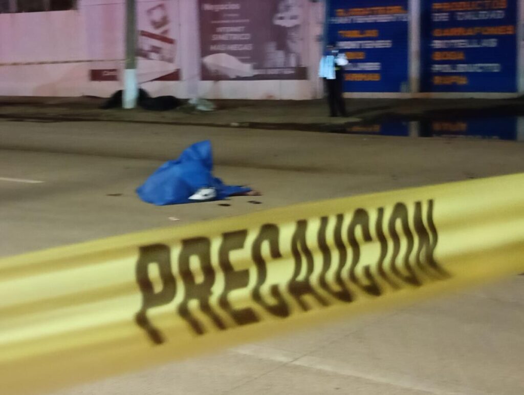 Vehículo fantasma Arrolla y mata a mujer en Coatzacoalcos. Vehículo fantasma Arrolla y mata a mujer en Coatzacoalcos.