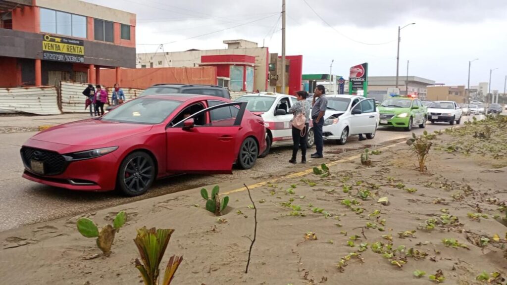 Cuantiosos daños en carambola de malecón costero en Coatzacoalcos