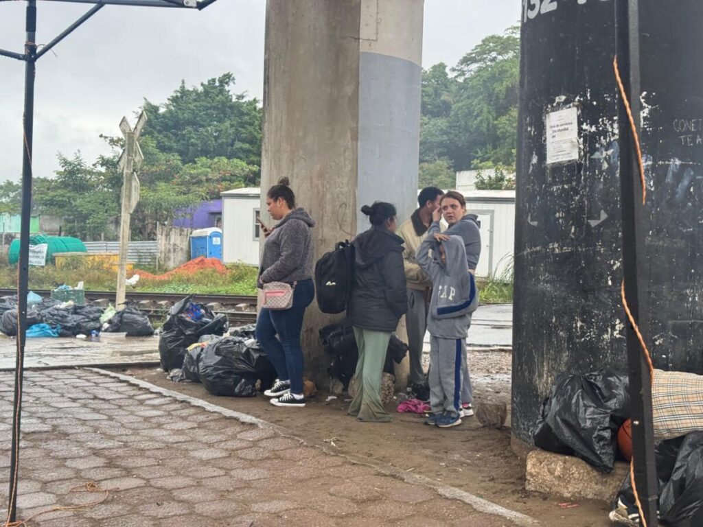 Migrantes en tránsito por Veracruz enfrentan incertidumbre tras la llegada de Trump a la presidencia de EE. UU.