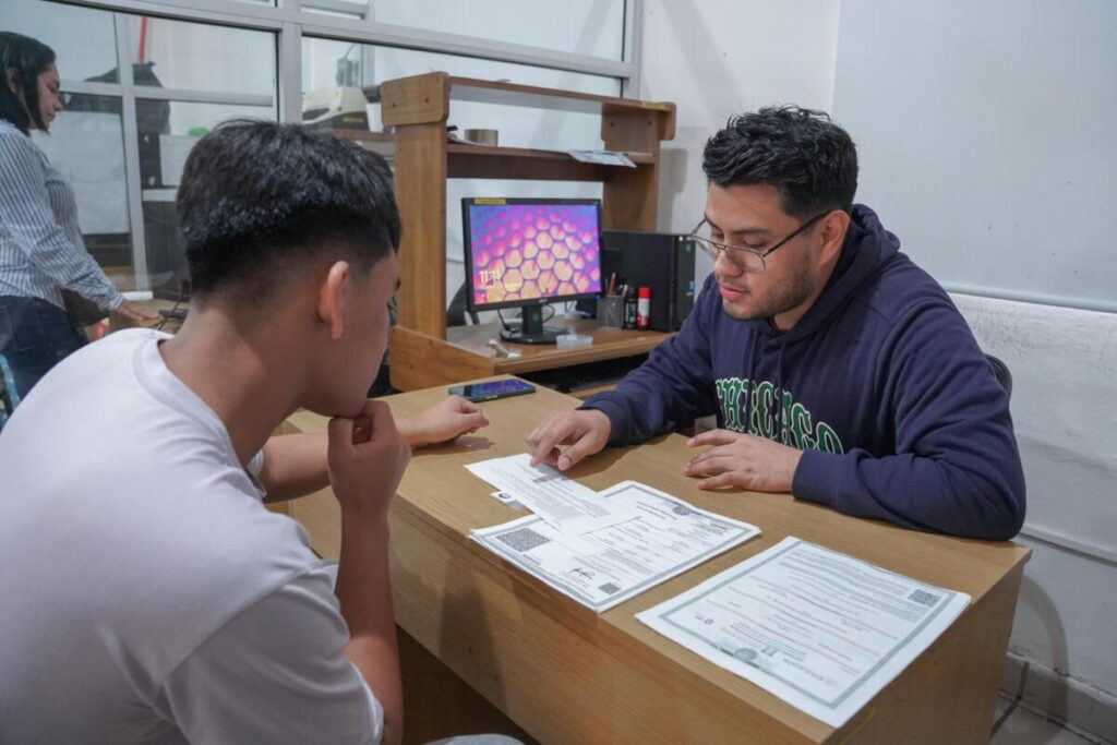 Jóvenes de Cosoleacaque responden a la convocatoria del SMN.