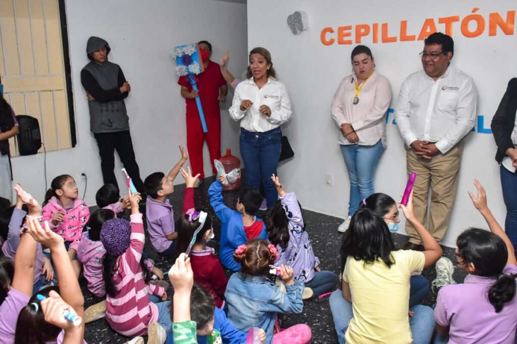 Lleva Gobierno de Coatzacoalcos el programa “Cepillatón” a la escuela primaria Meraki