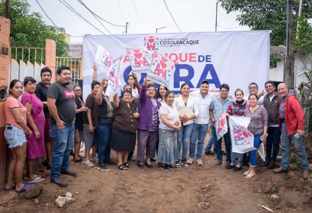 Trabajando Juntos, sociedad y gobierno se impulsa el desarrollo de Cosoleacaque. Trabajando Juntos, sociedad y gobierno se impulsa el desarrollo de Cosoleacaque.