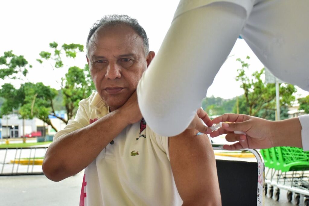 Recorre ‘Jornada de Vacunación’ supermercados de Coatzacoalcos. Recorre ‘Jornada de Vacunación’ supermercados de Coatzacoalcos.