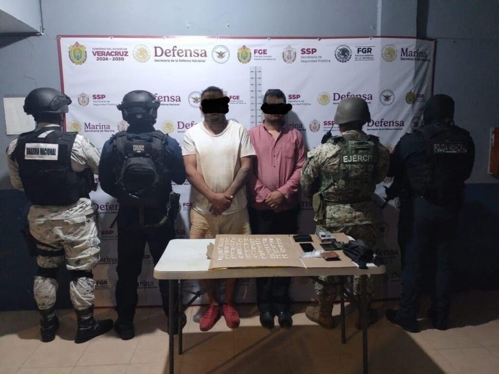 Detienen a dos hombres con 101 d0s!$ de presunta c0c4!n4 en Cosoleacaque. Detienen a dos hombres con 101 d0s!$ de presunta c0c4!n4 en Cosoleacaque.