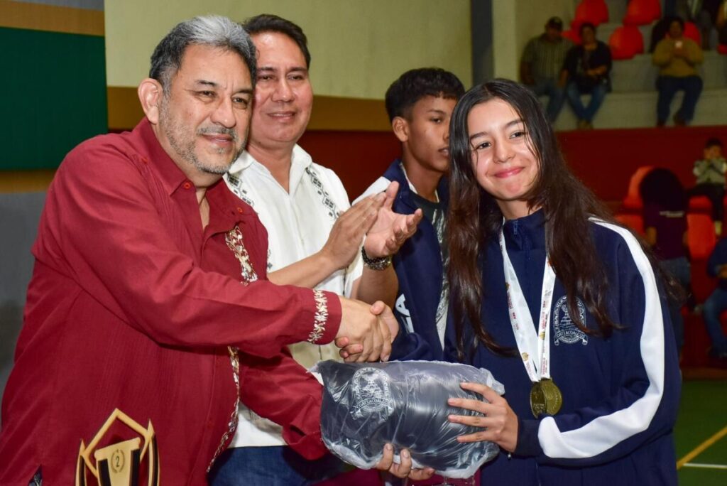 Impulsa Coatzacoalcos a deportistas que van a los juegos CONADE 2025. Impulsa Coatzacoalcos a deportistas que van a los juegos CONADE 2025.