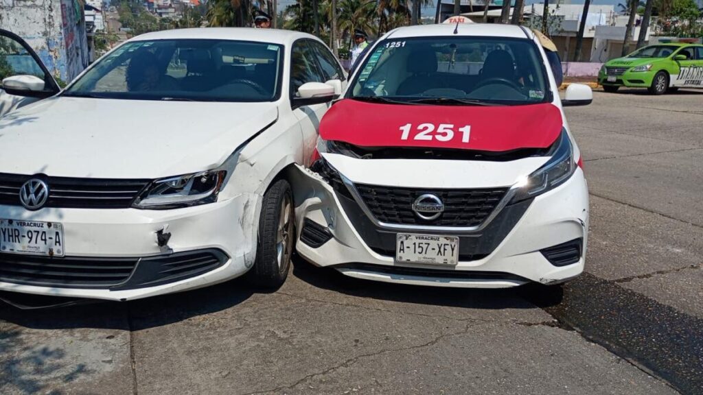 VIDEO: Choque deja un masculino con golpes y daños materiales mayores a los 70 mil pesos en Coatzacoalcos.