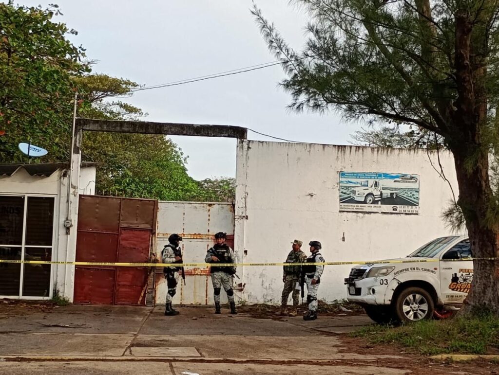 VIDEO: Catean grúas en busca de vehículos robados en Coatzacoalcos.