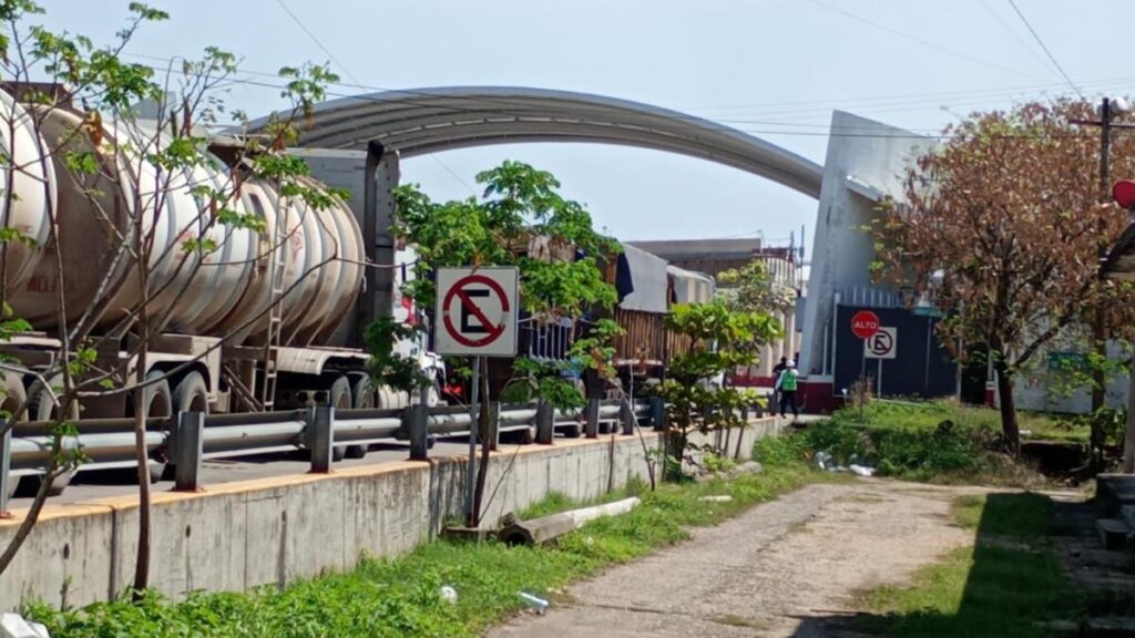 VIDEO :  Fallece trabajador al interior de Asipona en Coatzacoalcos.