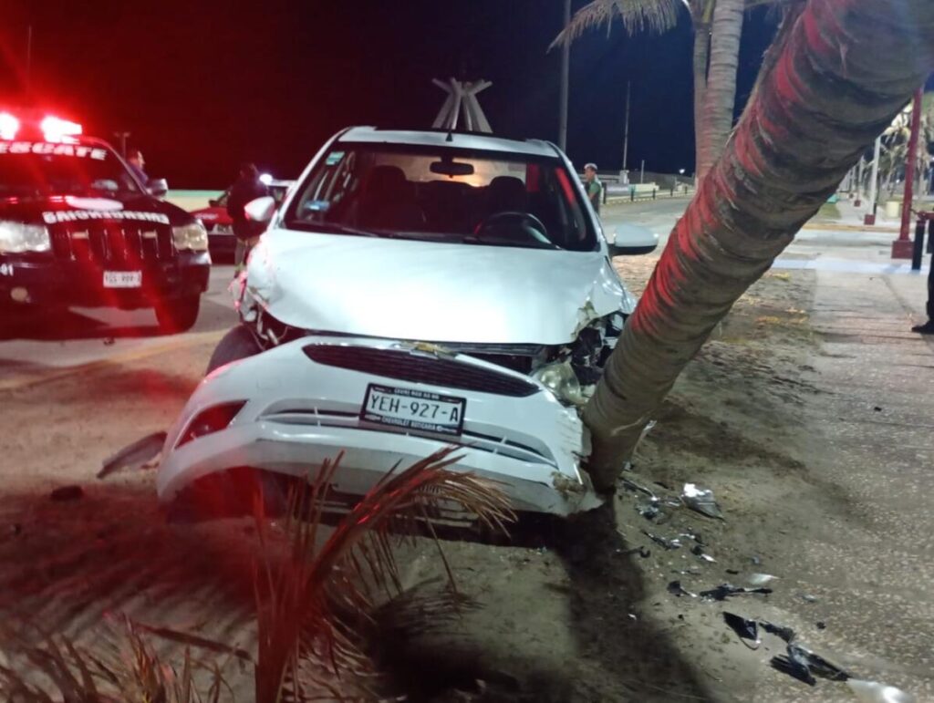 VIDEO: Aparatoso accidente deja pérdidas materiales por más de 85 mil pesos en el centro de Coatzacoalcos. VIDEO: Aparatoso accidente deja pérdidas materiales por más de 85 mil pesos en el centro de Coatzacoalcos.