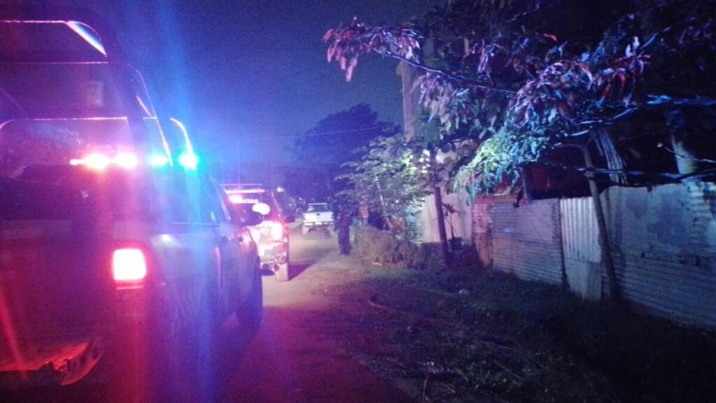 VIDEO: R¡ñ@ de ebrios deja 4 personas lesionadas en la colonia Constituyentes de Coatzacoalcos. VIDEO: R¡ñ@ de ebrios deja 4 personas lesionadas en la colonia Constituyentes de Coatzacoalcos.