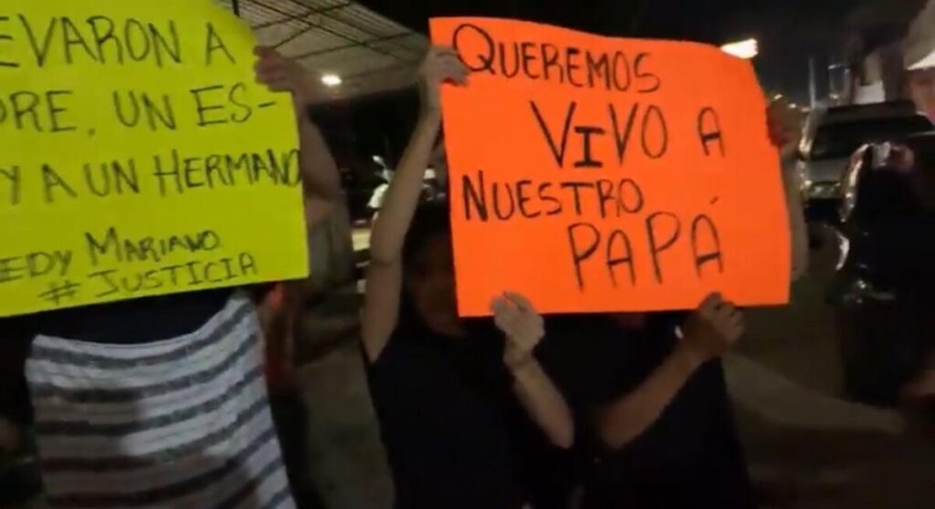 Familiares de comerciante de Acayucan exigen su aparición con vida tras ser privado de la libertad.