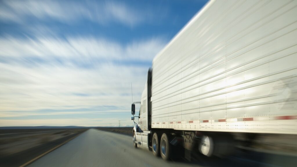 Alertan por retén falso en la autopista Puebla-Orizaba para asaltar a traileros.