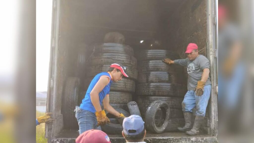 Gobierno de Minatitlán realiza envío de llantas a Lagunas, Oaxaca, para su disposición final.
