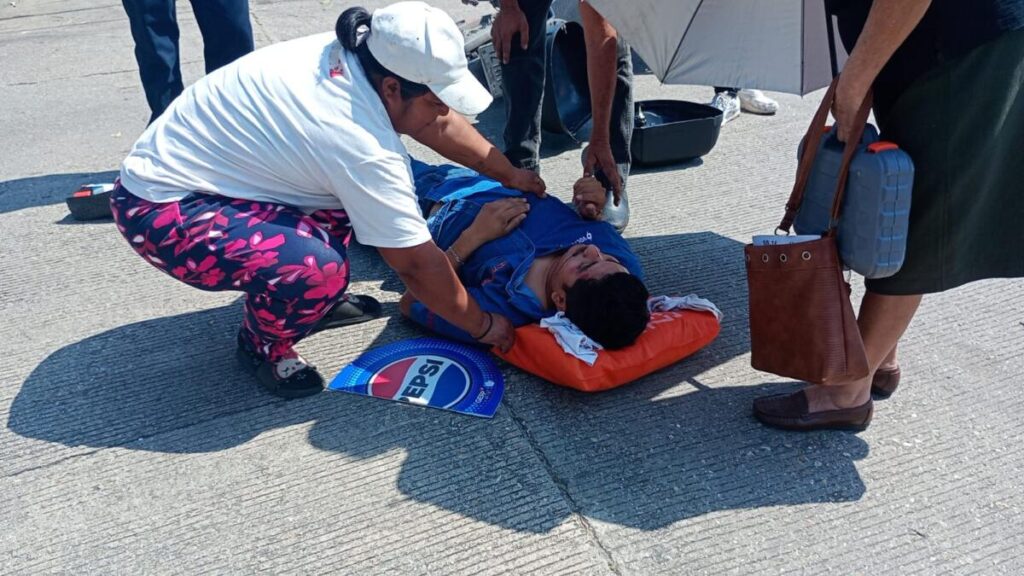 Particular derribó a motociclista en la Col. Prócoro Alor de Coatzacoalcos Particular derribó a motociclista en la Col. Prócoro Alor de Coatzacoalcos