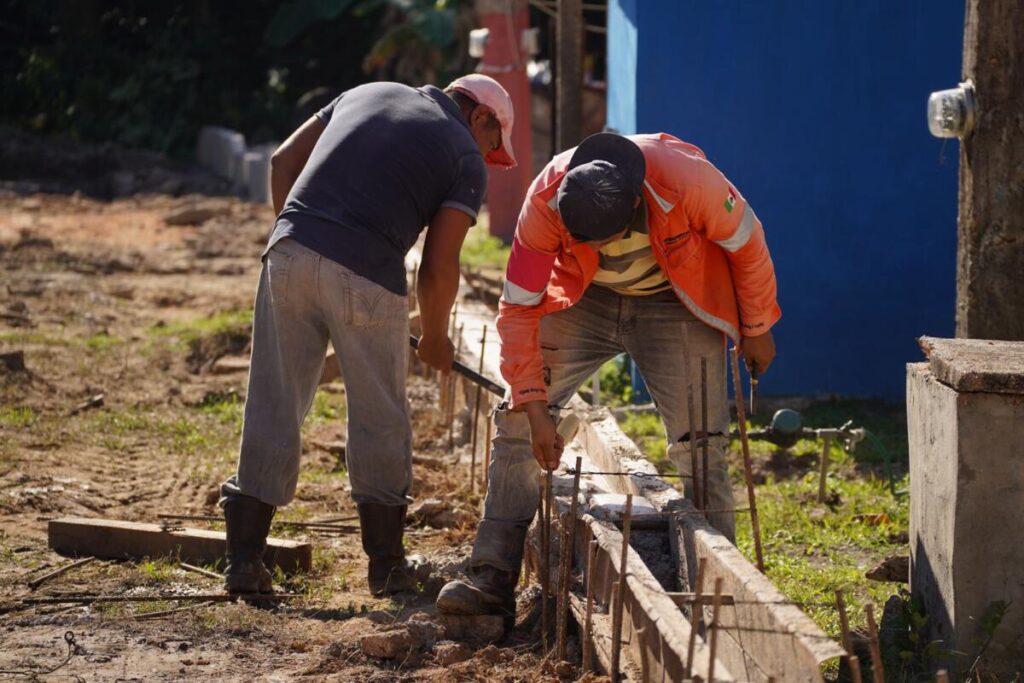 Avanza obra de pavimentación en la colonia Luis Donaldo Colosio de Cosoleacaque.