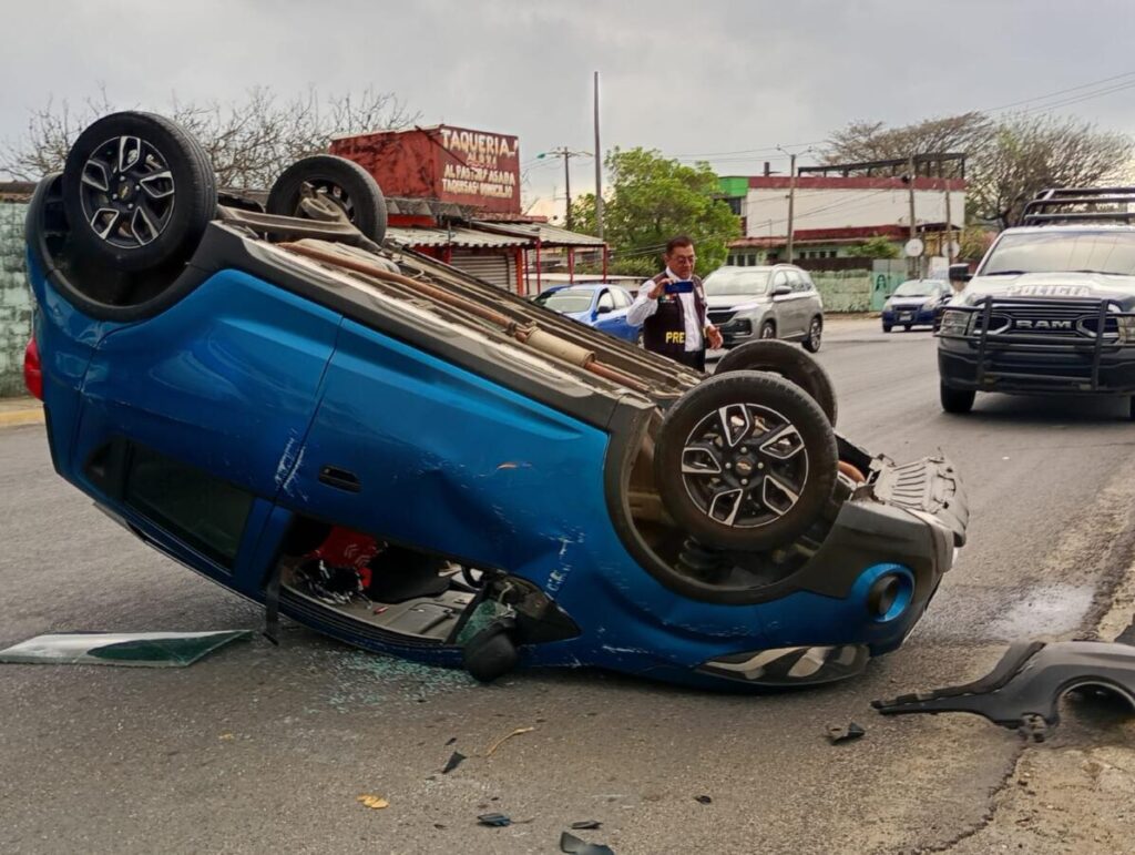 Volcó dama en estado de ebriedad en Coatzacoalcos
