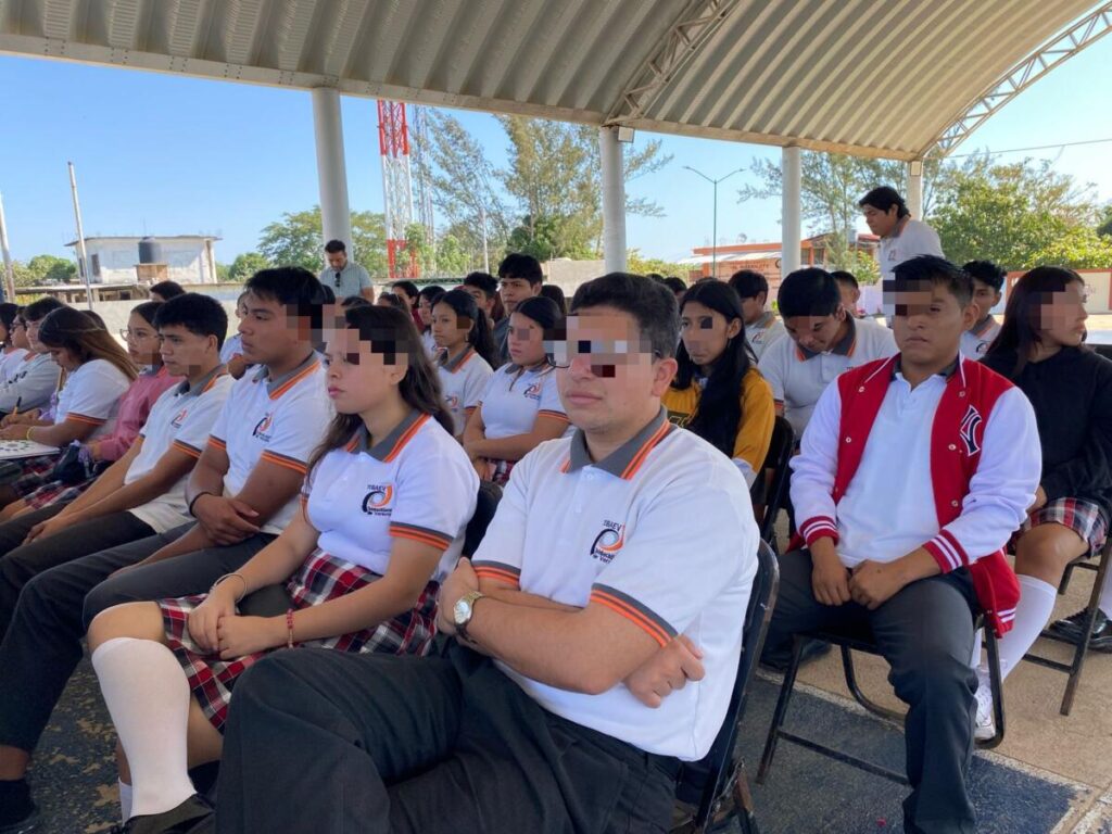 Trabajando Juntos contra el acoso escolar en las escuelas de Cosoleacaque. Trabajando Juntos contra el acoso escolar en las escuelas de Cosoleacaque.