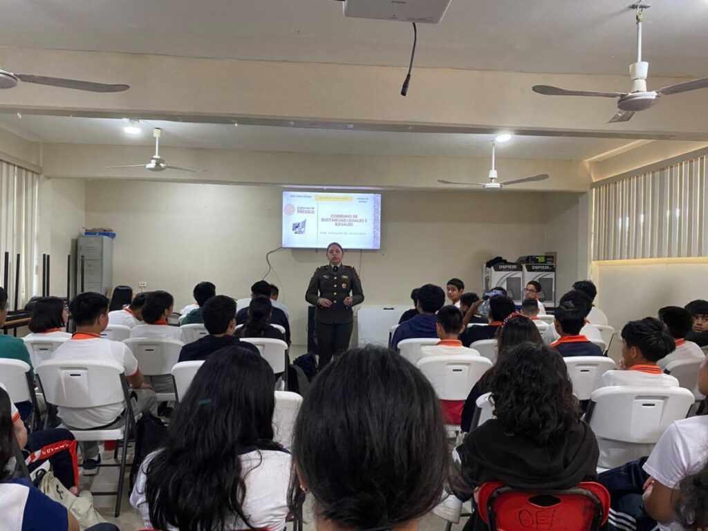 Alumnos de Cosoleacaque reciben charlas sobre los daños por consumo de sustancias lícitas e ilícitas