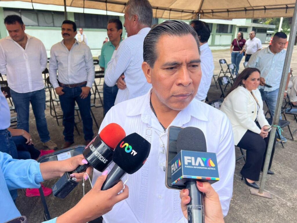 Renuncia el Cabildo de Texistepec: alcalde asegura que no hay dolo, ni @m3n4z4s. Renuncia el Cabildo de Texistepec: alcalde asegura que no hay dolo, ni @m3n4z4s.
