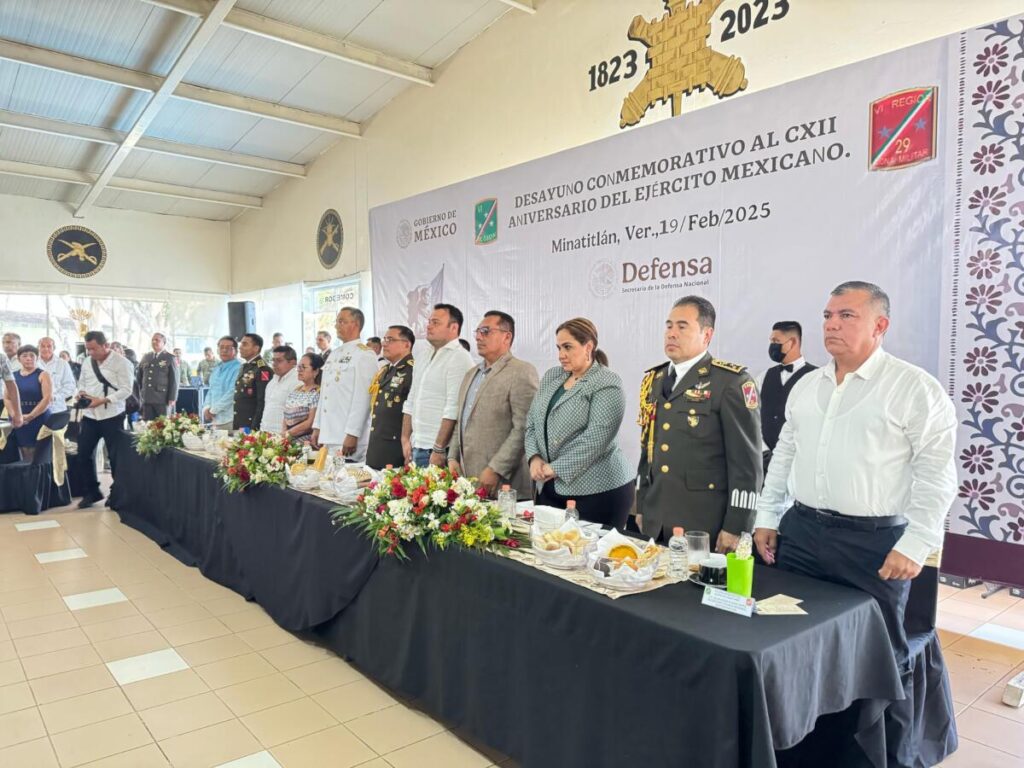 VIDEO | Militares exhiben su equipo y herramientas en Minatitlán para conmemorar el 112 aniversario del Ejército Mexicano.