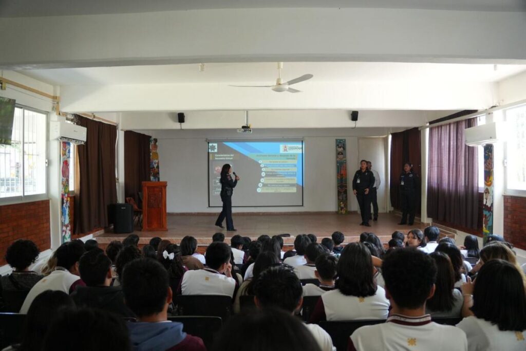 Policía municipal de Cosoleacaque trabaja en la prevención de los secuestros virtuales.