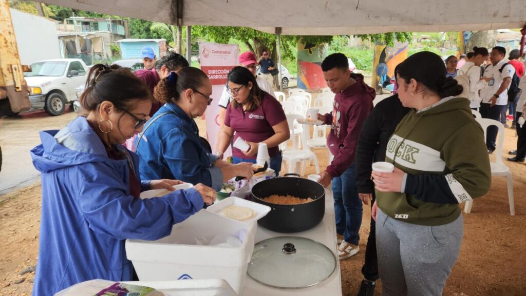Brinda gobierno de Coatzacoalcos atención Integral a migrantes en Coatzacoalcos.