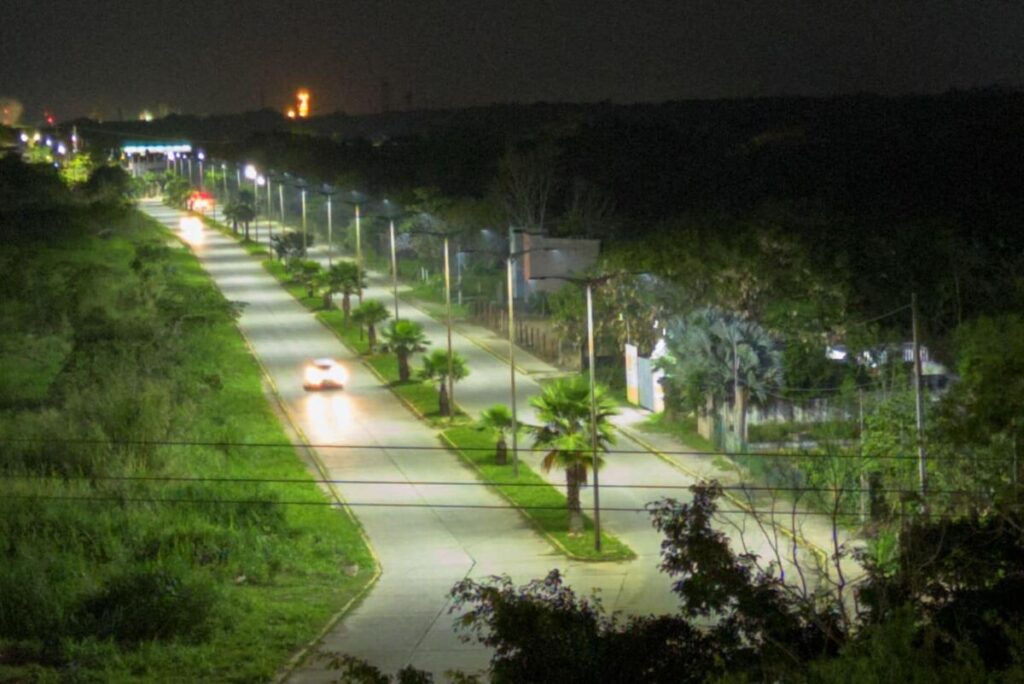 El H. Ayuntamiento de Cosoleacaque moderniza el alumbrado público del municipio.