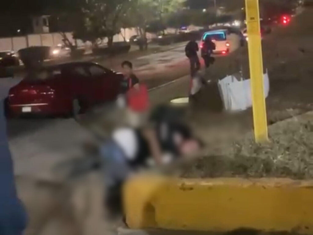 C0nfl¡ct0 entre alumnos del Cobaev de Coatzacoalcos es captado en video. C0nfl¡ct0 entre alumnos del Cobaev de Coatzacoalcos es captado en video.