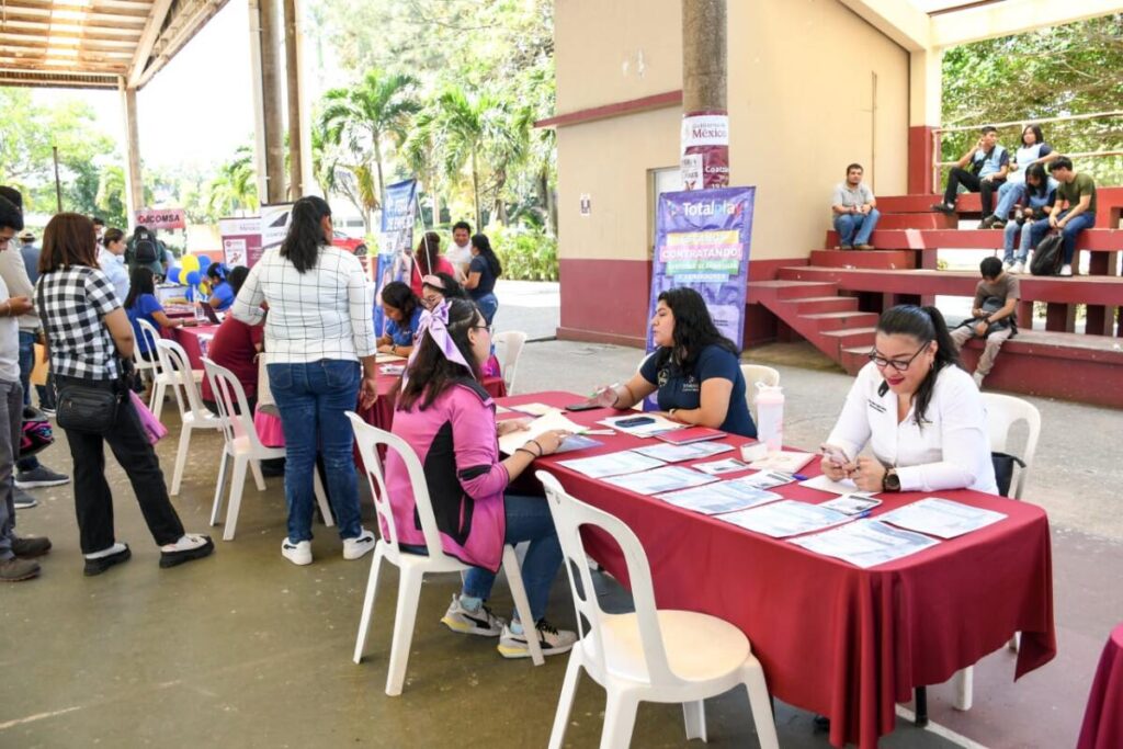Impulsa Coatzacoalcos la Cuarta Feria Nacional de Empleo para Mujeres 2025.