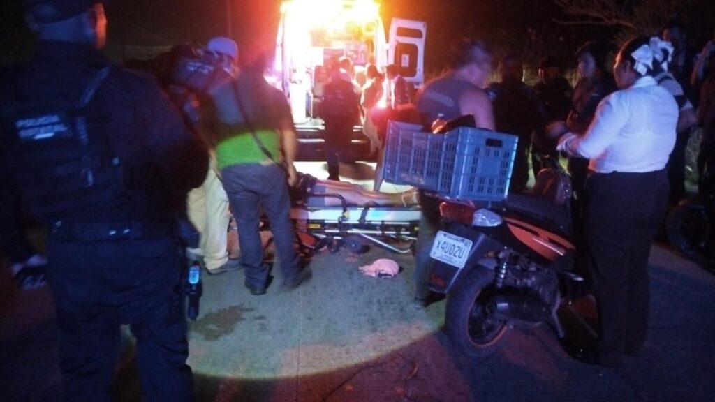 Motociclistas ebrios, cayeron a un registro abierto. Motociclistas ebrios, cayeron a un registro abierto.