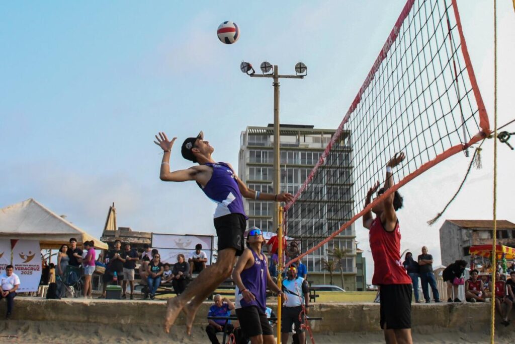 Arrasa Coatzacoalcos con medallas en el Selectivo Estatal de Voleibol de Playa 2025. Arrasa Coatzacoalcos con medallas en el Selectivo Estatal de Voleibol de Playa 2025.