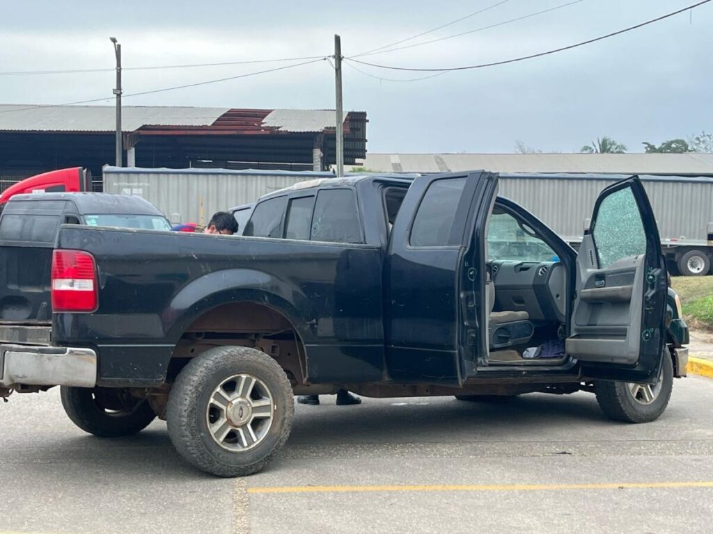 At@c4n a conductor en gasolinera de Serví Fácil en Oteapan At@c4n a conductor en gasolinera de Serví Fácil en Oteapan