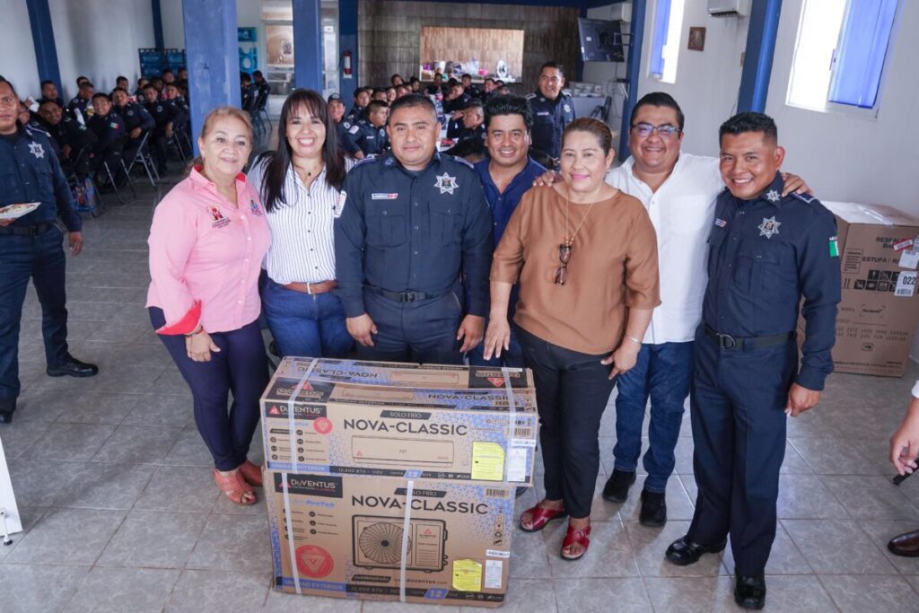 El H. Ayuntamiento de Cosoleacaque reconoce entrega y valentía de los elementos de la Policía Municipal.