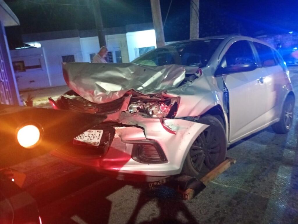 Ebrio provoca doble accidente en la colonia Benito Juárez Norte de Coatzacoalcos. Ebrio provoca doble accidente en la colonia Benito Juárez Norte de Coatzacoalcos.