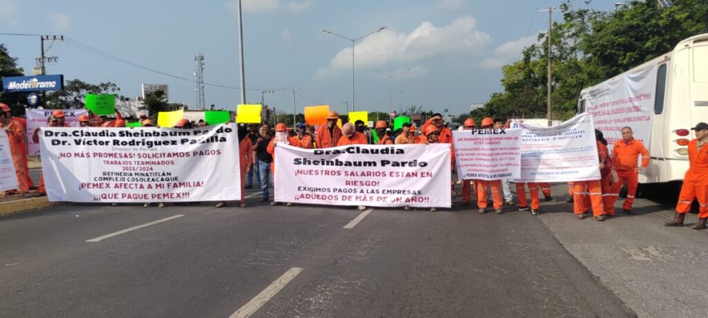 Empresas protestan en el Complejo Petroquímico Cosoleacaque por adeudos millonarios de Pemex