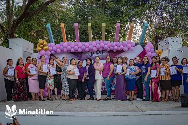 Desarrollo Económico en Minatitlán con la Feria “Mujeres Emprendiendo DIFerente” Desarrollo Económico en Minatitlán con la Feria “Mujeres Emprendiendo DIFerente”