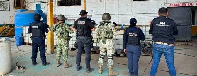 Aseguran contenedores y autotanque en operativo de cateo en Cosoleacaque. Aseguran contenedores y autotanque en operativo de cateo en Cosoleacaque.