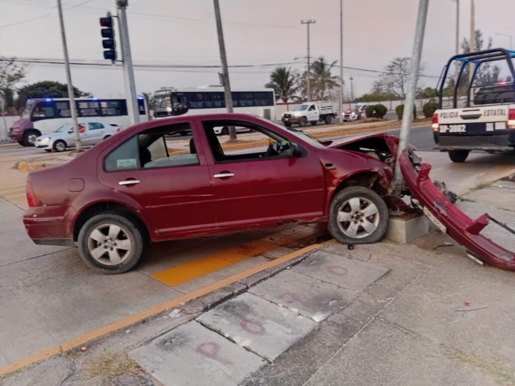 Chocan y abandona auto en Las Gaviotas