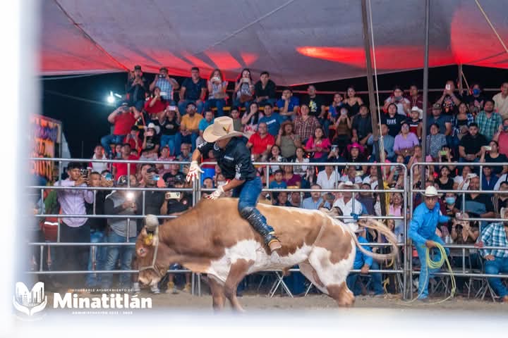 Con quema del mal humor inicia el Carnaval Minatitlán 2025. Con quema del mal humor inicia el Carnaval Minatitlán 2025.