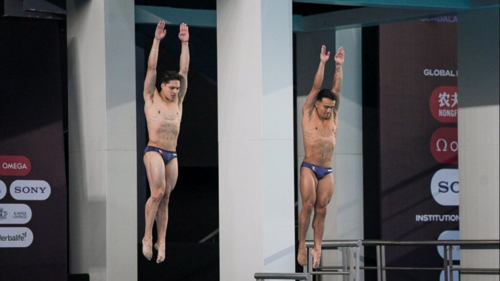 Osmar Olvera y Juan Celaya le dan a México el oro en el trampolín 3m sincronizado en la Copa del Mundo de Clavados.
