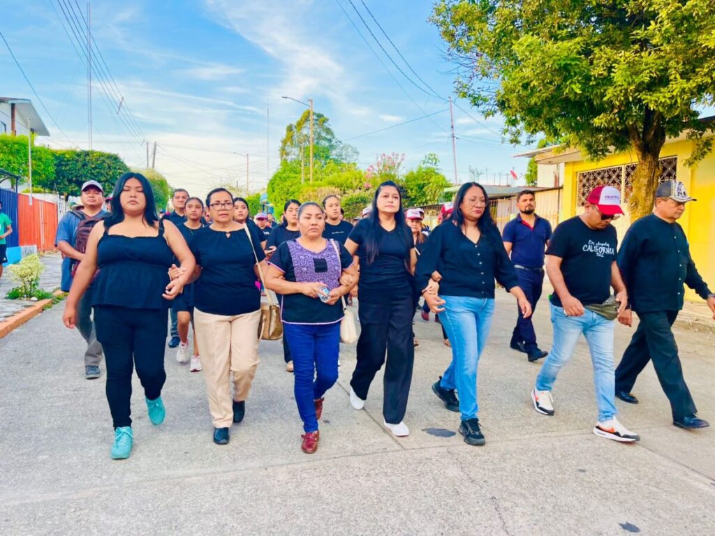 Realizan caminata del silencio y solidaridad en Jáltipan. Ofrece Mildred May sus respetos a deudos por hechos en Texistepec.